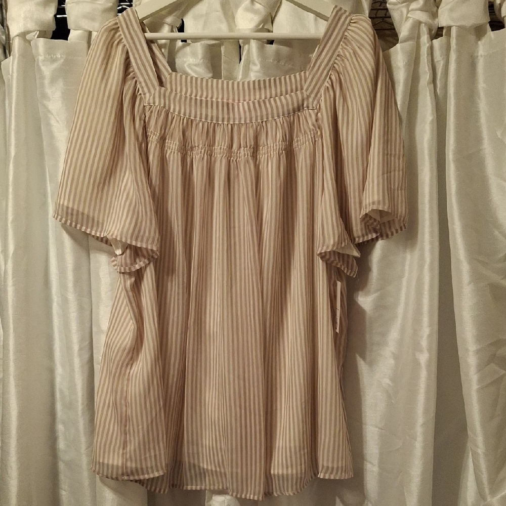 EVRI Cream Striped Blouse 2X 💙💙💙💙